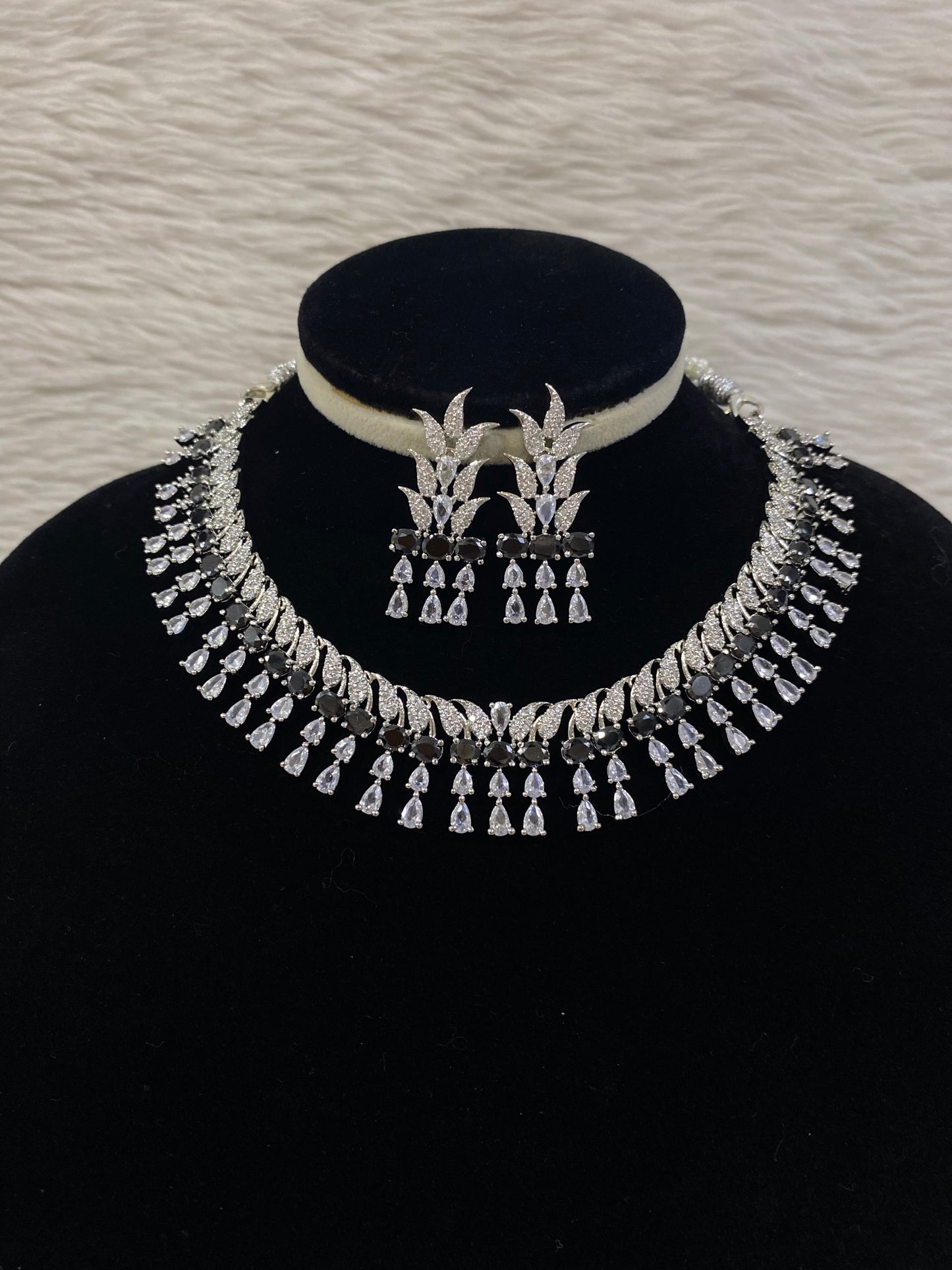 Silver short Necklace set