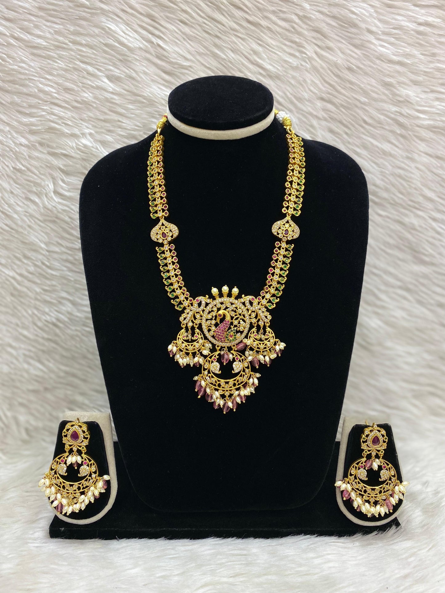 Matt Short Necklace Set