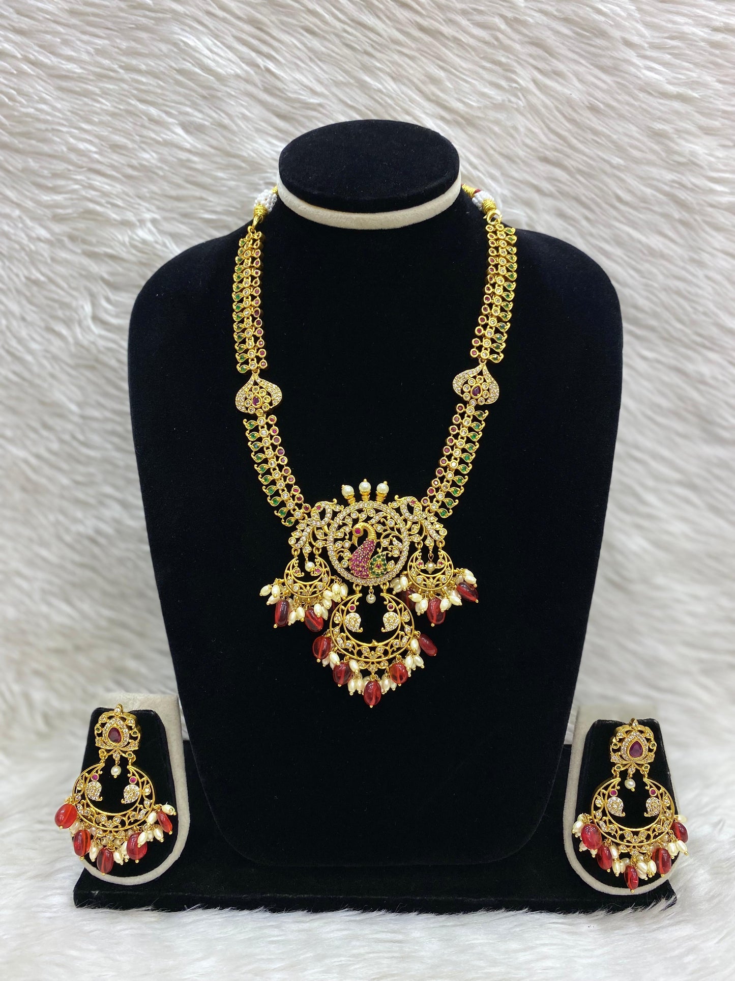 Matt Short Necklace Set