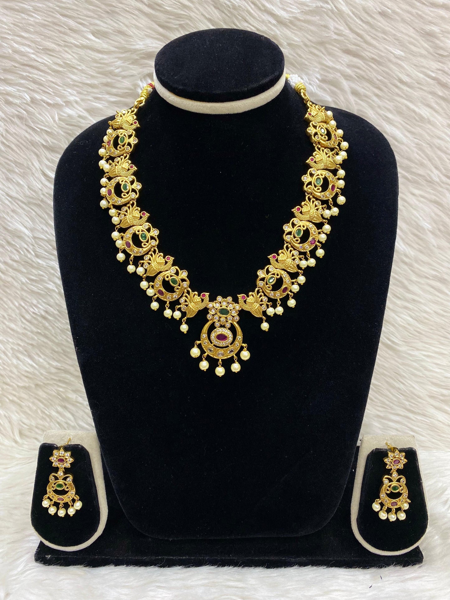 Matt Short Necklace Set