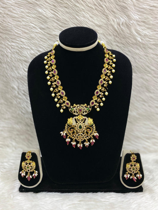 Matt Short Necklace Set