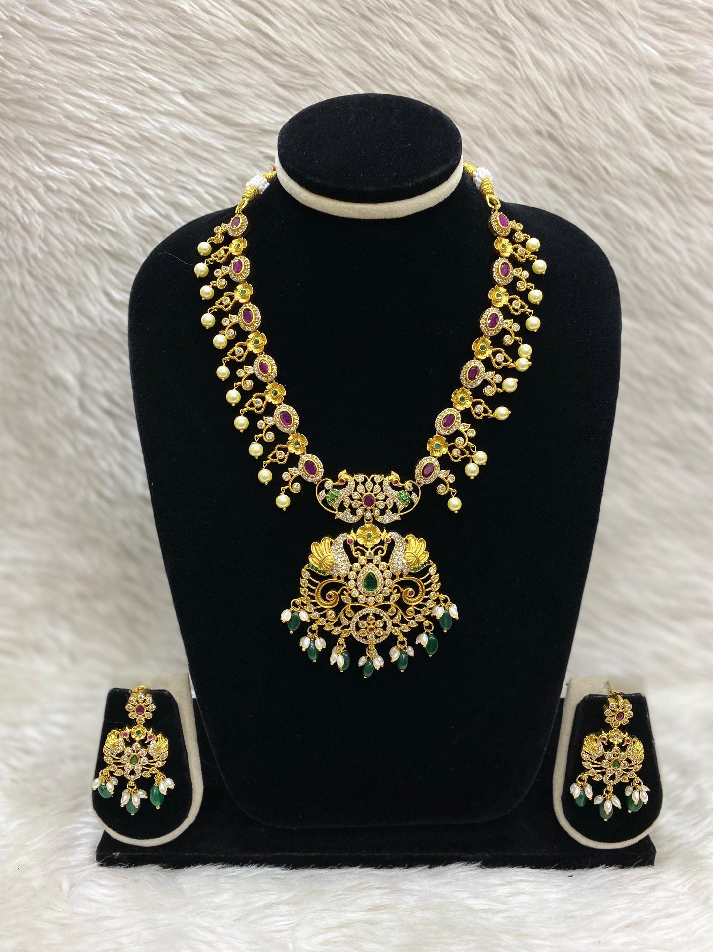 Matt Short Necklace Set