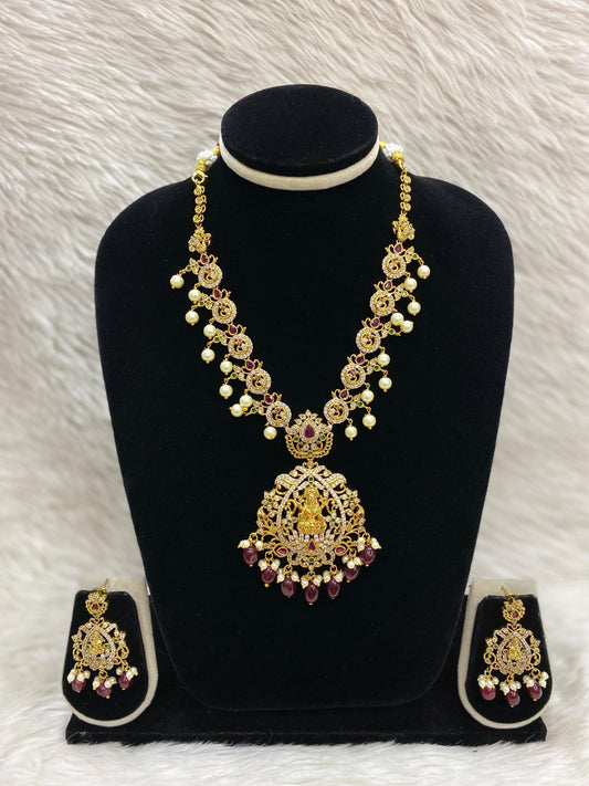 Matt Short Necklace Set