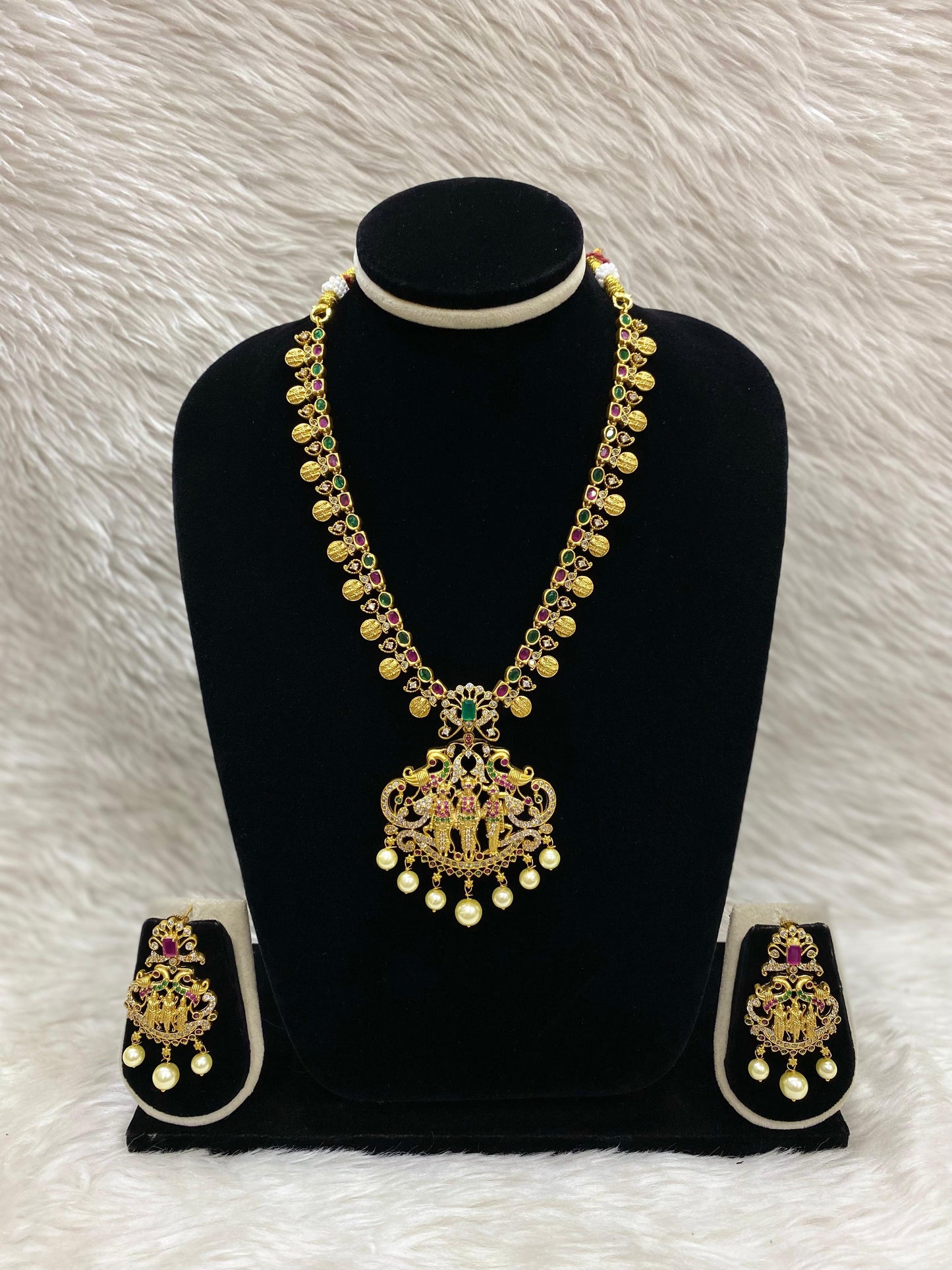 Matt Short Necklace Set