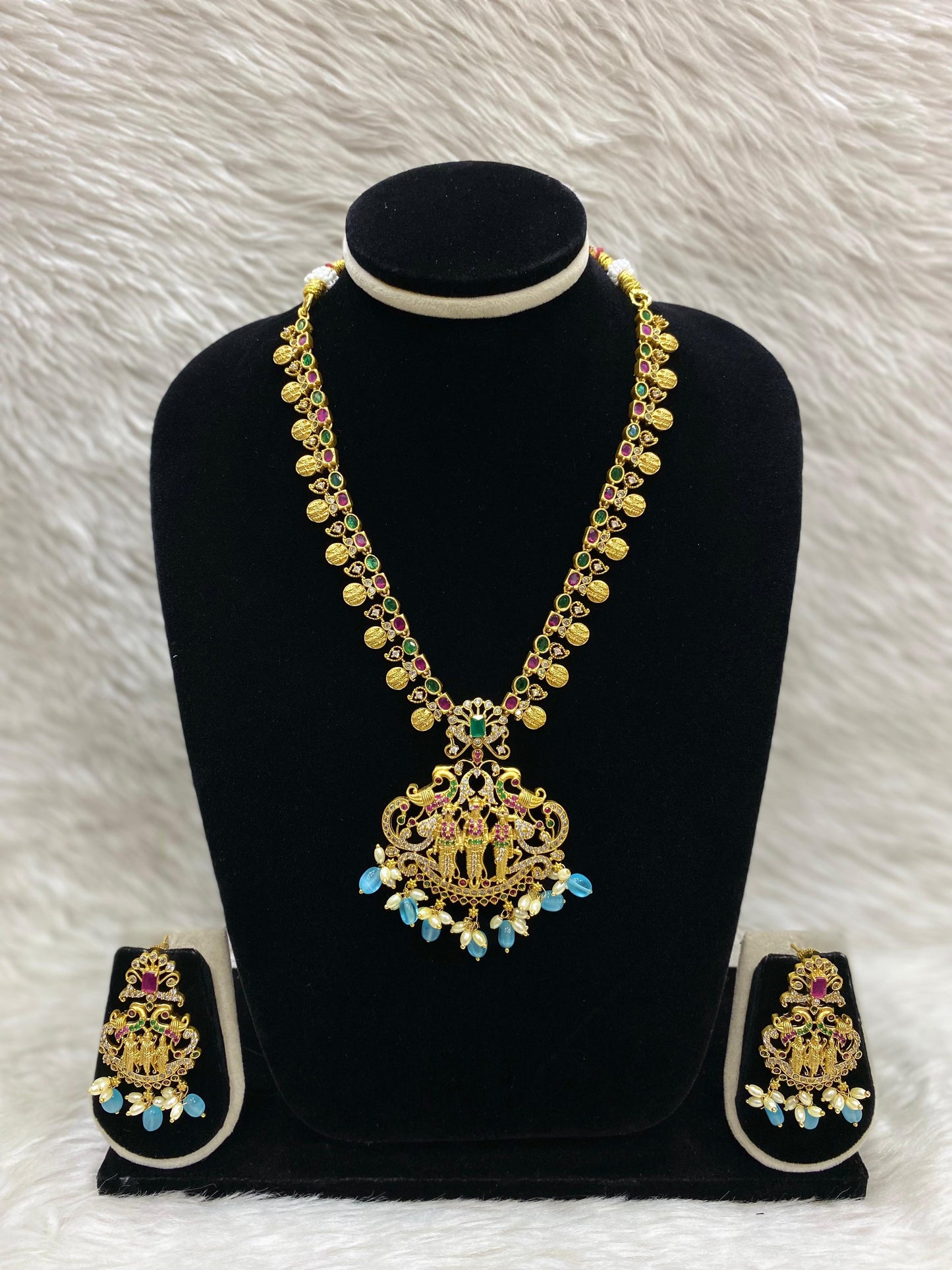 Matt Short Necklace Set