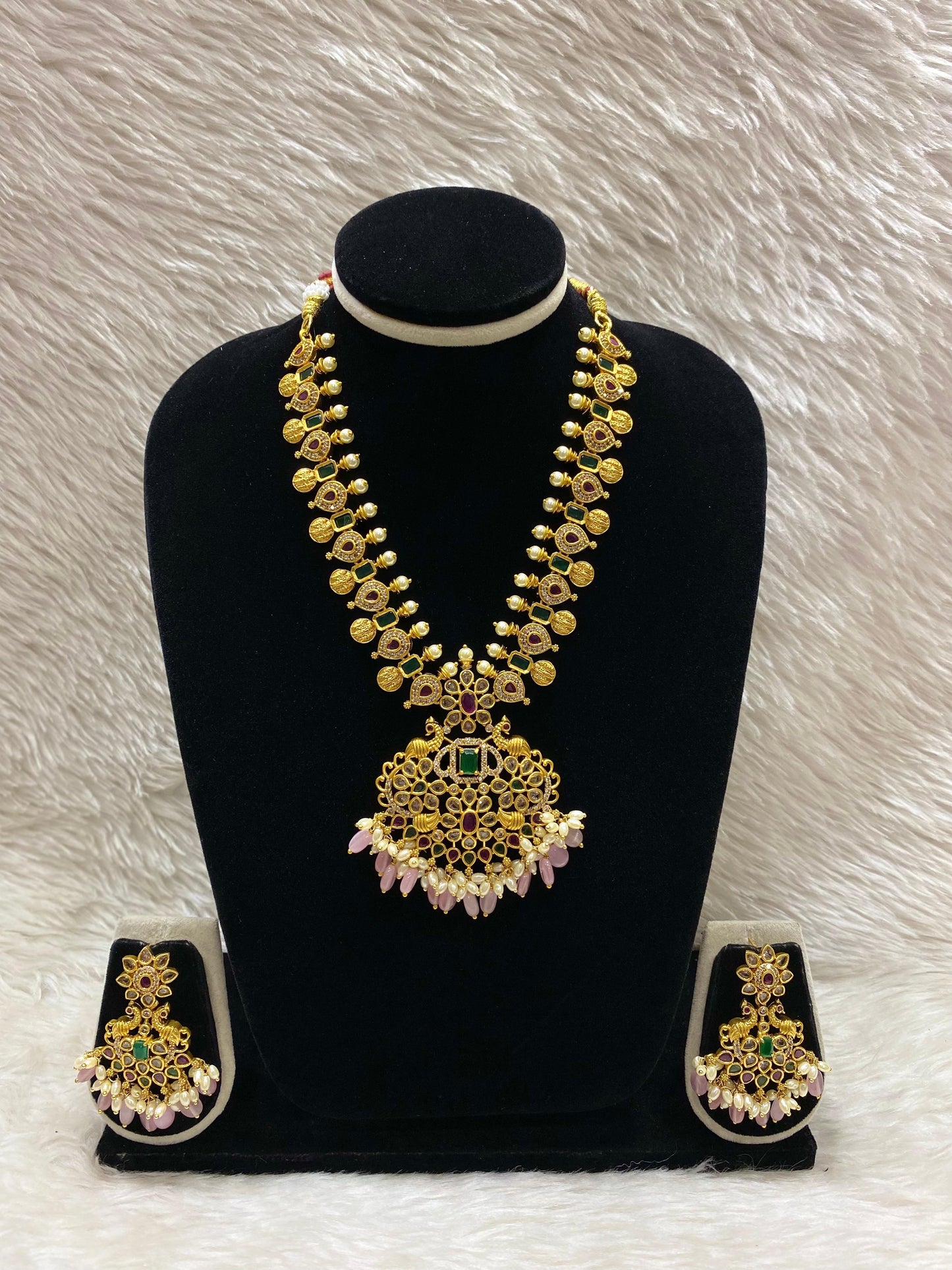 Matt Short Necklace Set