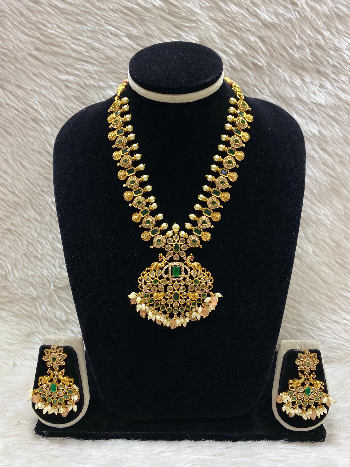 Matt Short Necklace Set