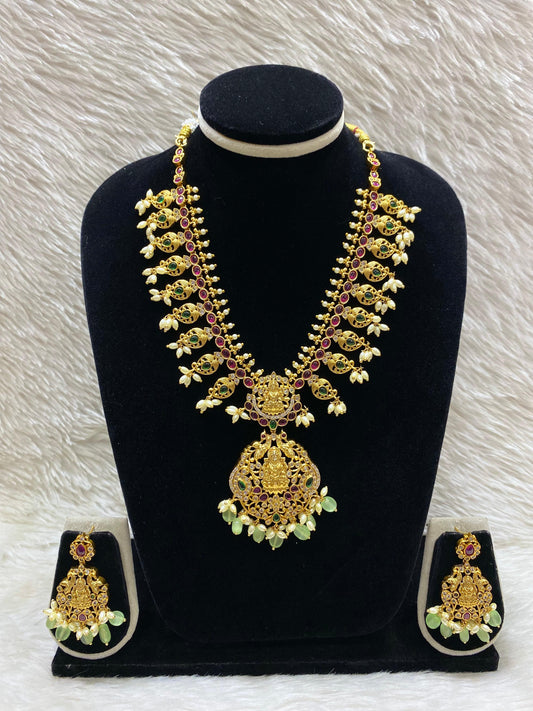 Matt Short Necklace Set