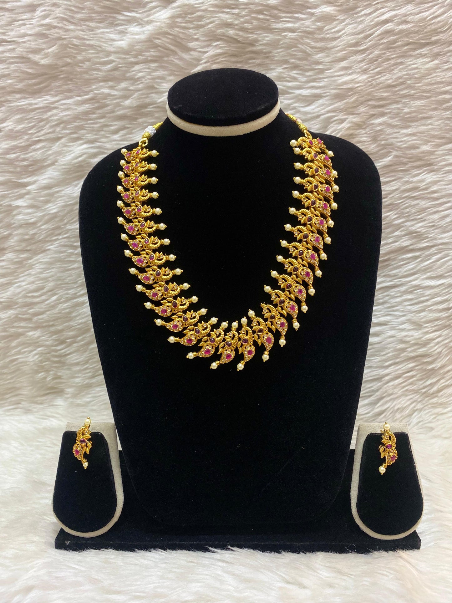 Matt Short Necklace Set