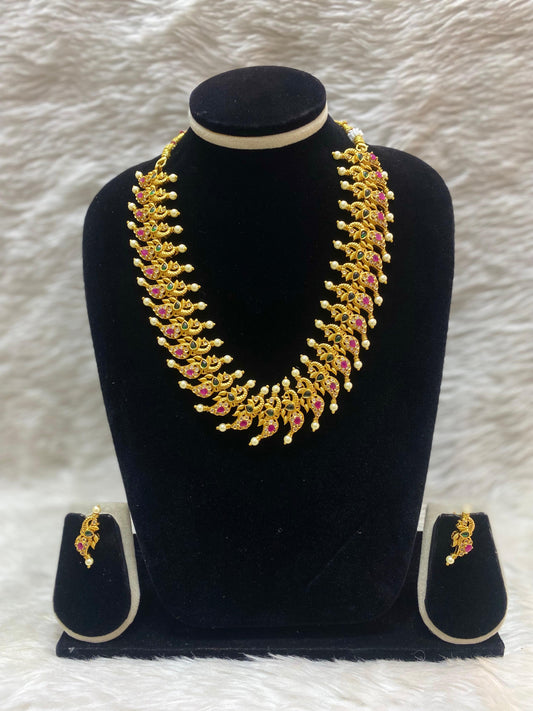 Matt Short Necklace Set