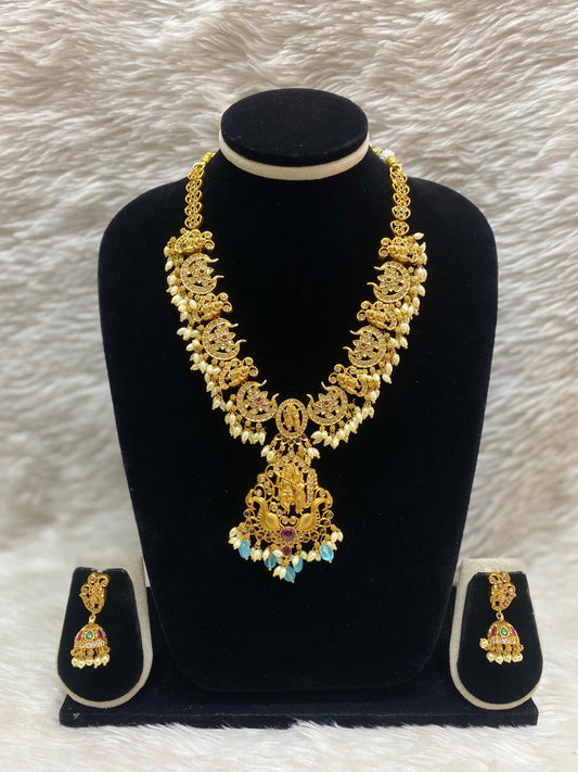 Matt Short Necklace Set