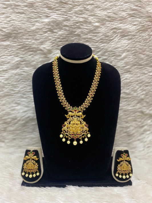 Matt Short Necklace Set