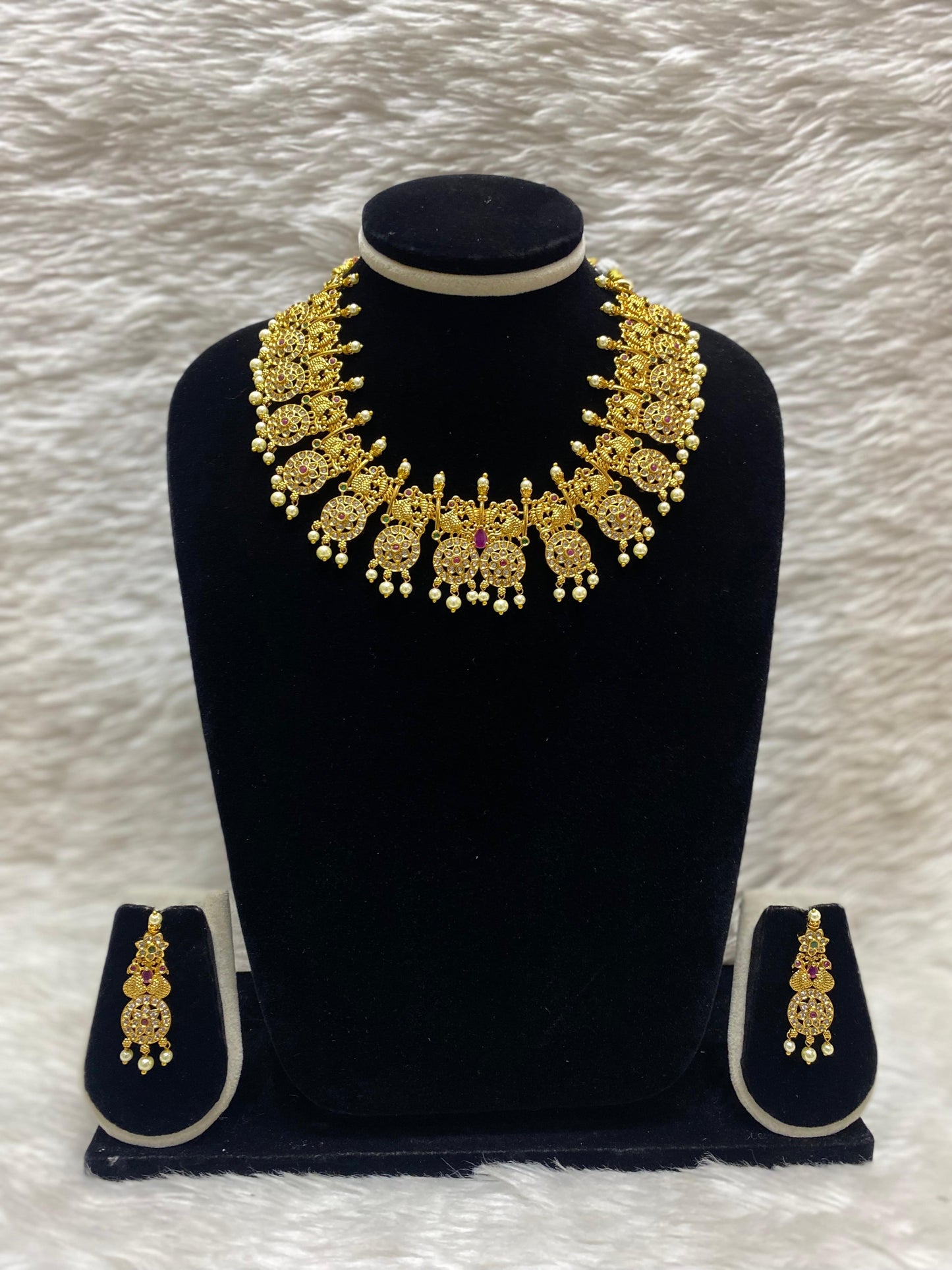 Matt Short Necklace Set