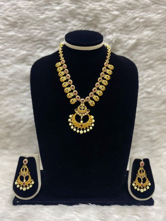 Matt Short Necklace Set