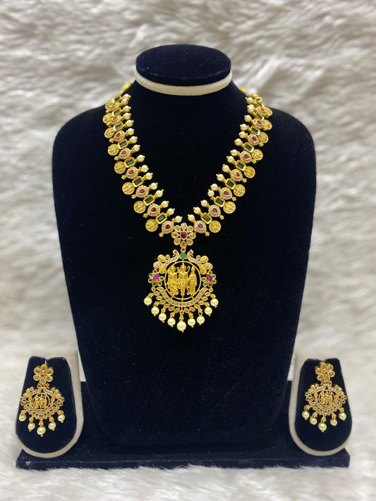 Matt Short Necklace Set