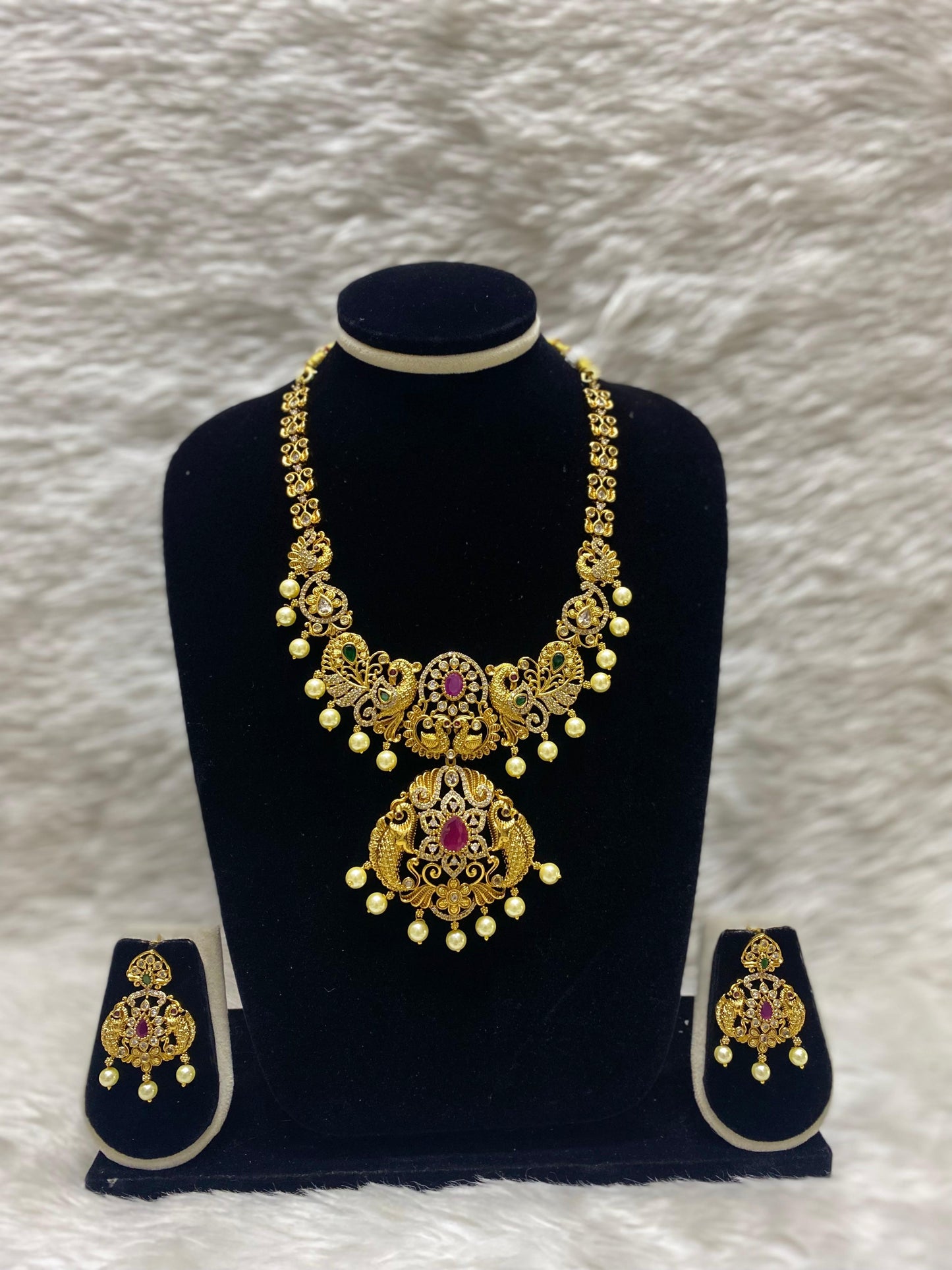 Matt Short Necklace Set