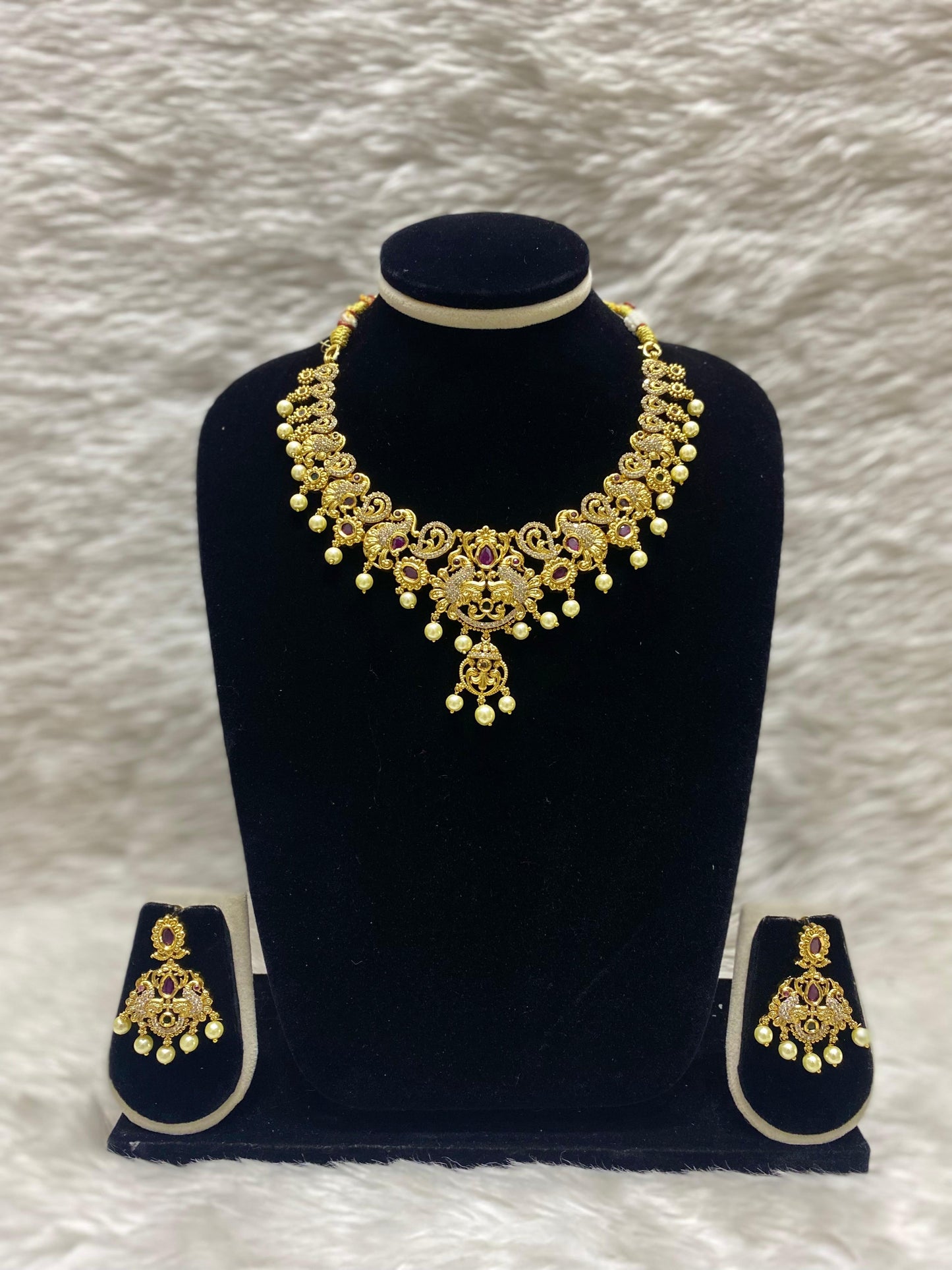 Matt Short Necklace Set