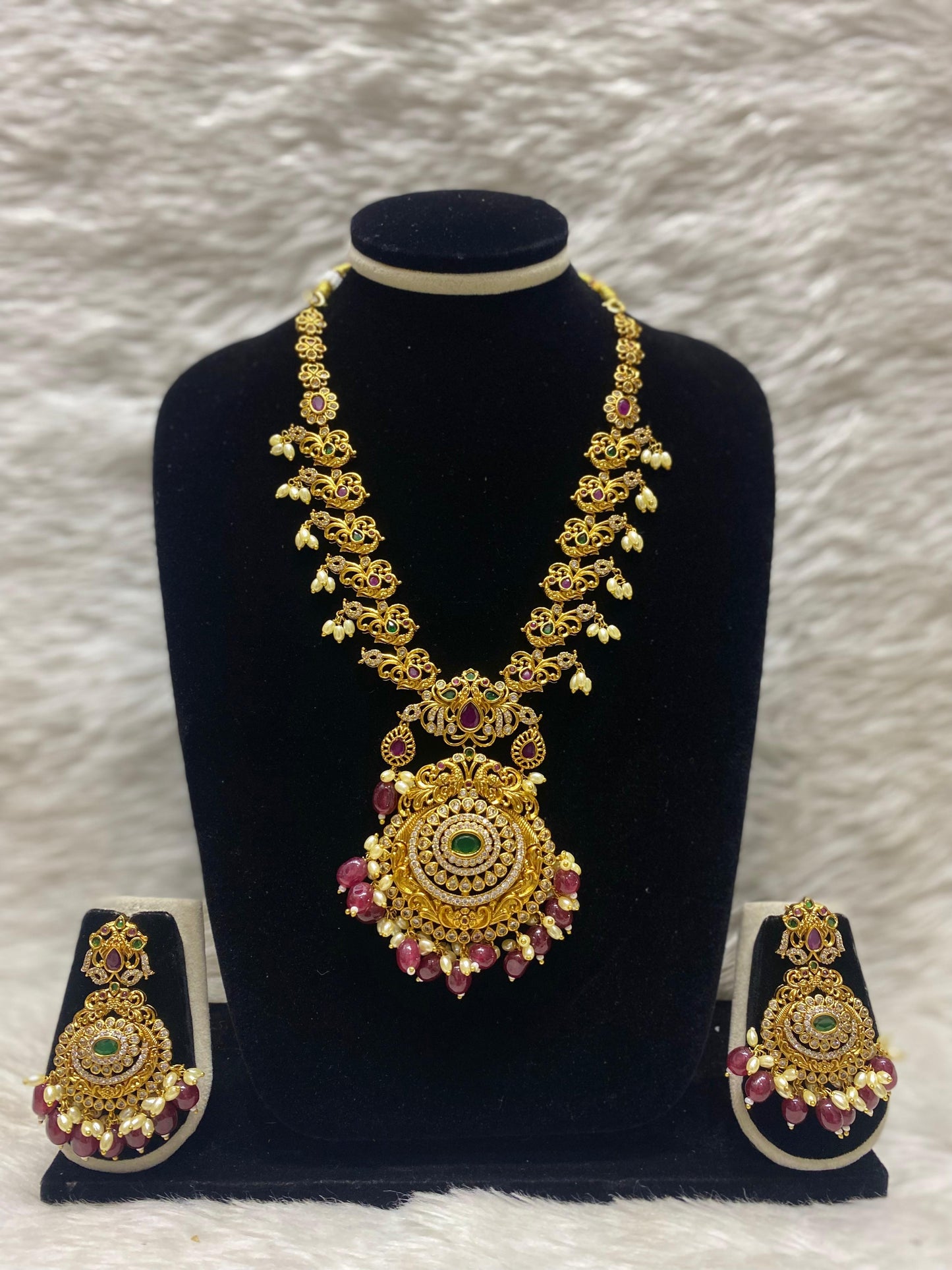 Matt Short Necklace Set