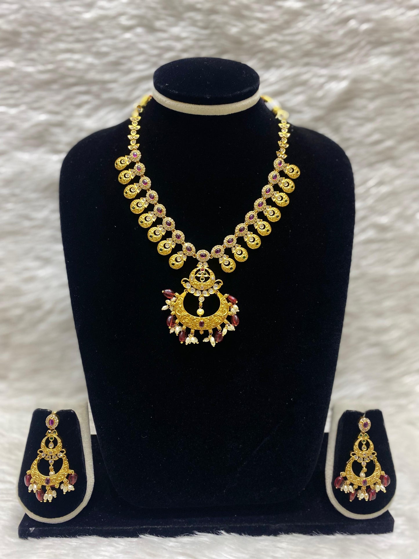 Matt Short Necklace Set