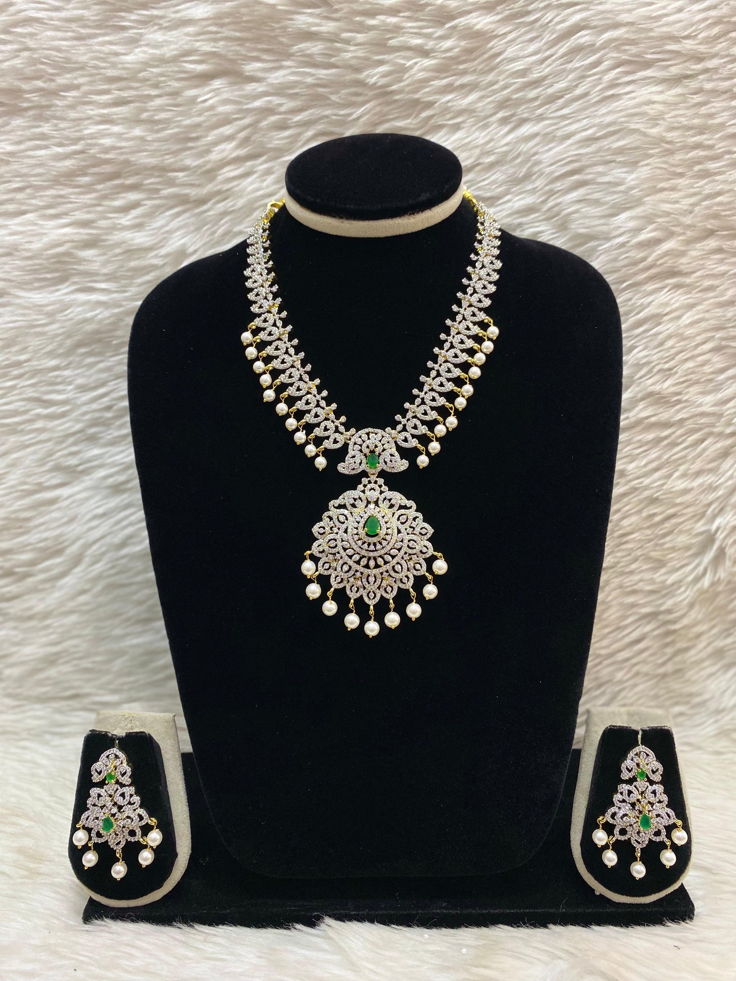 GJ Short Necklace Set