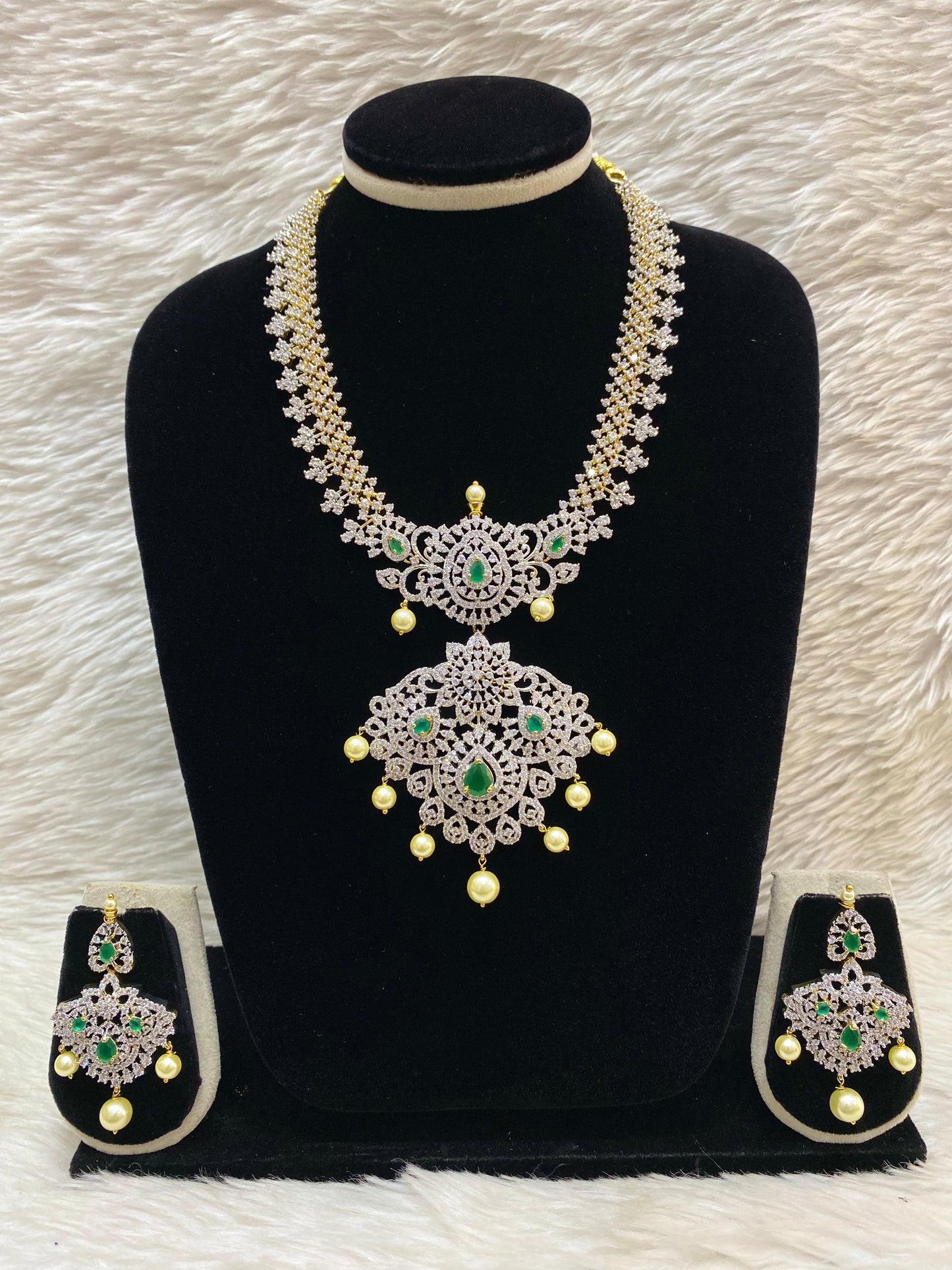 GJ Short Necklace Set