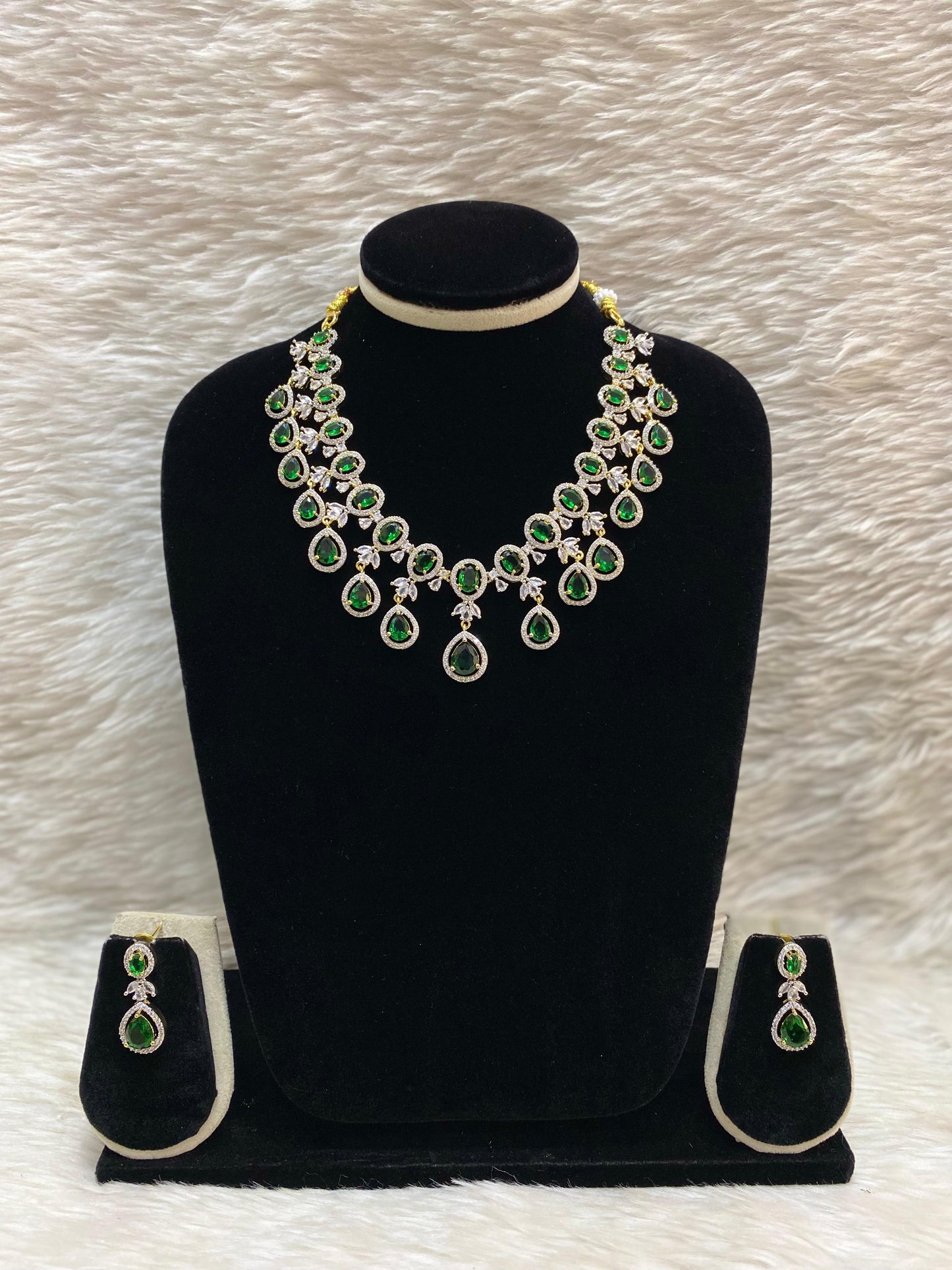 GJ Short Necklace Set