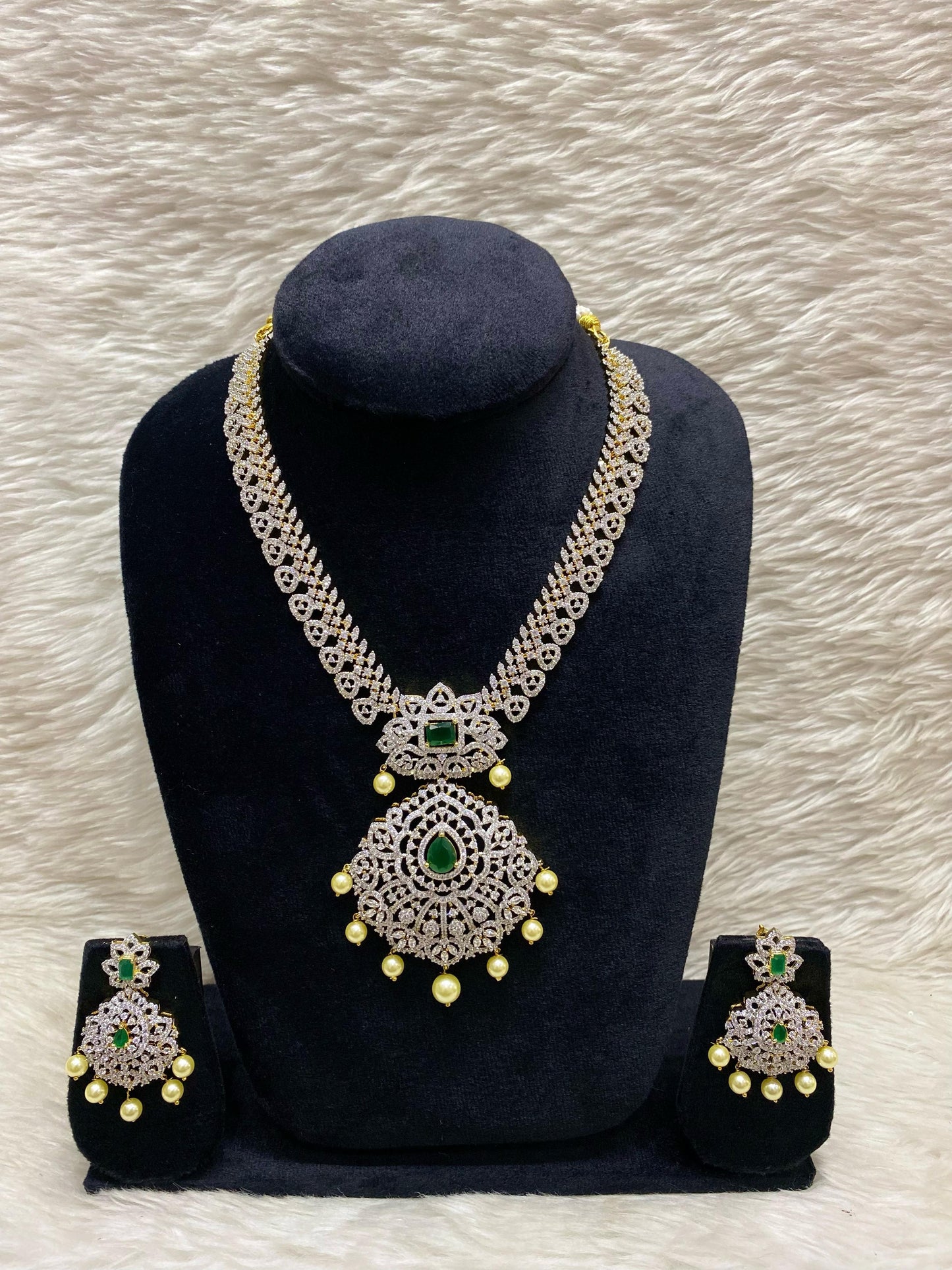 GJ Short Necklace Set