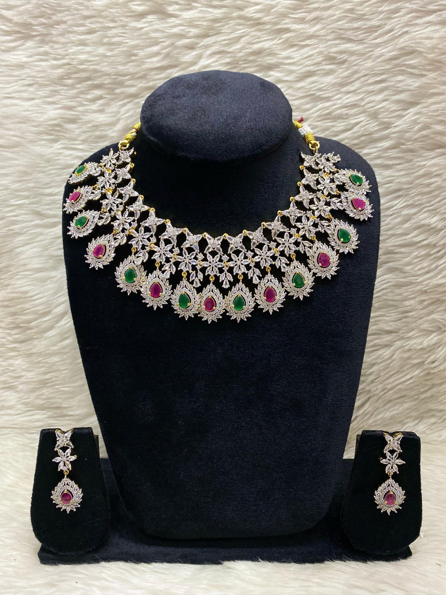 GJ Short Necklace Set