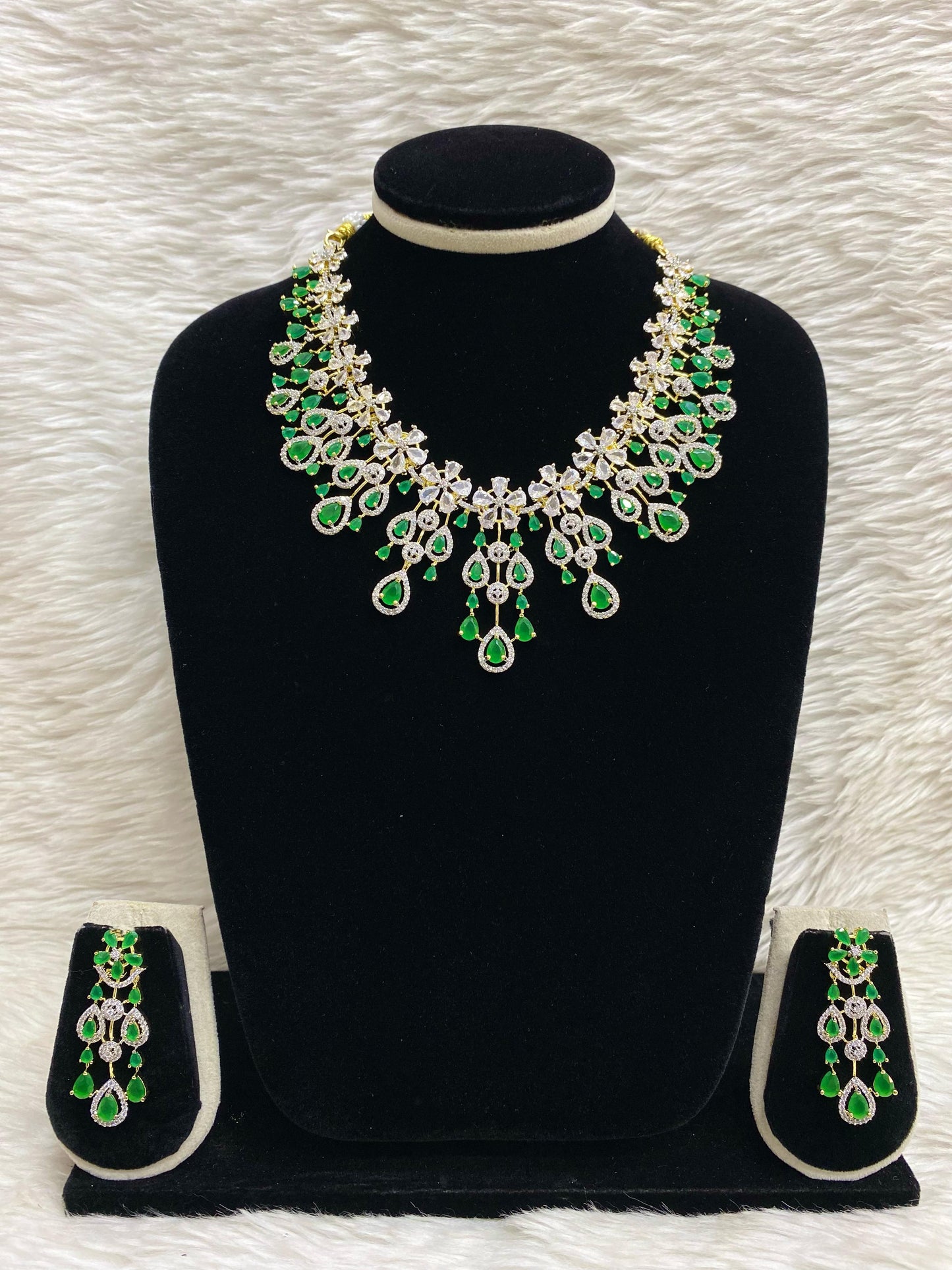 GJ Short Necklace Set