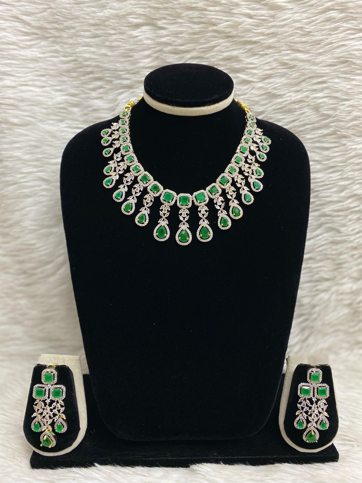 GJ Short Necklace Set