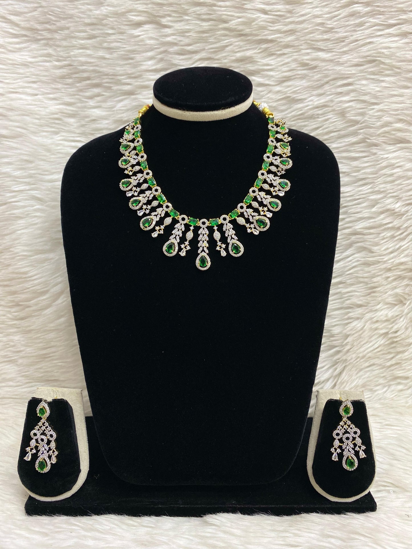 GJ Short Necklace Set