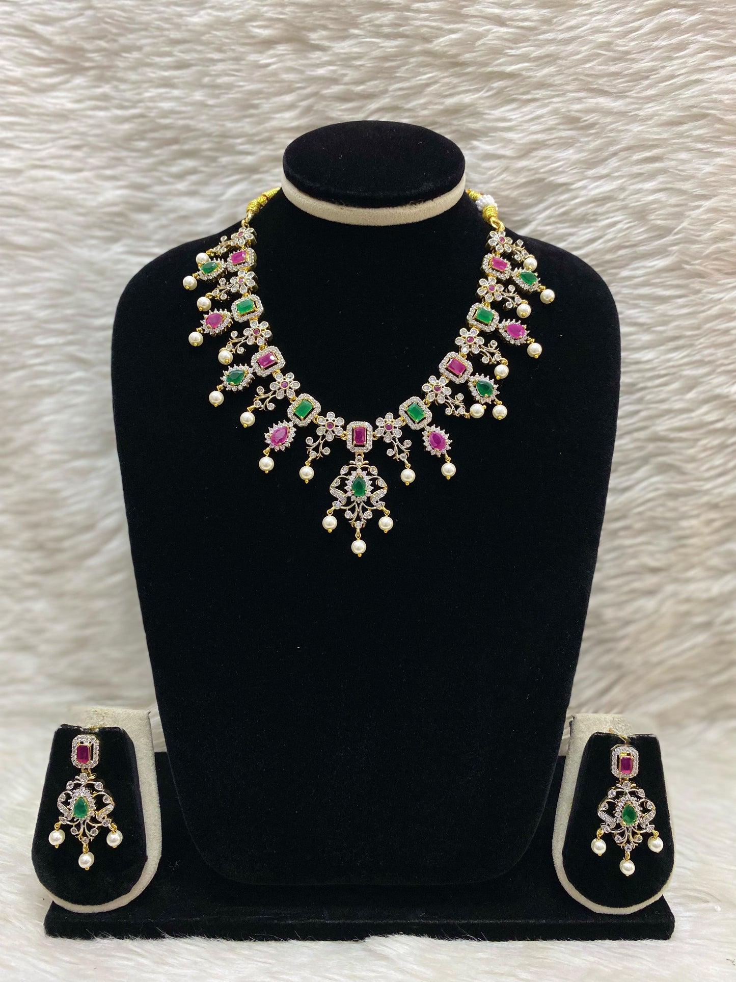 GJ Short Necklace Set