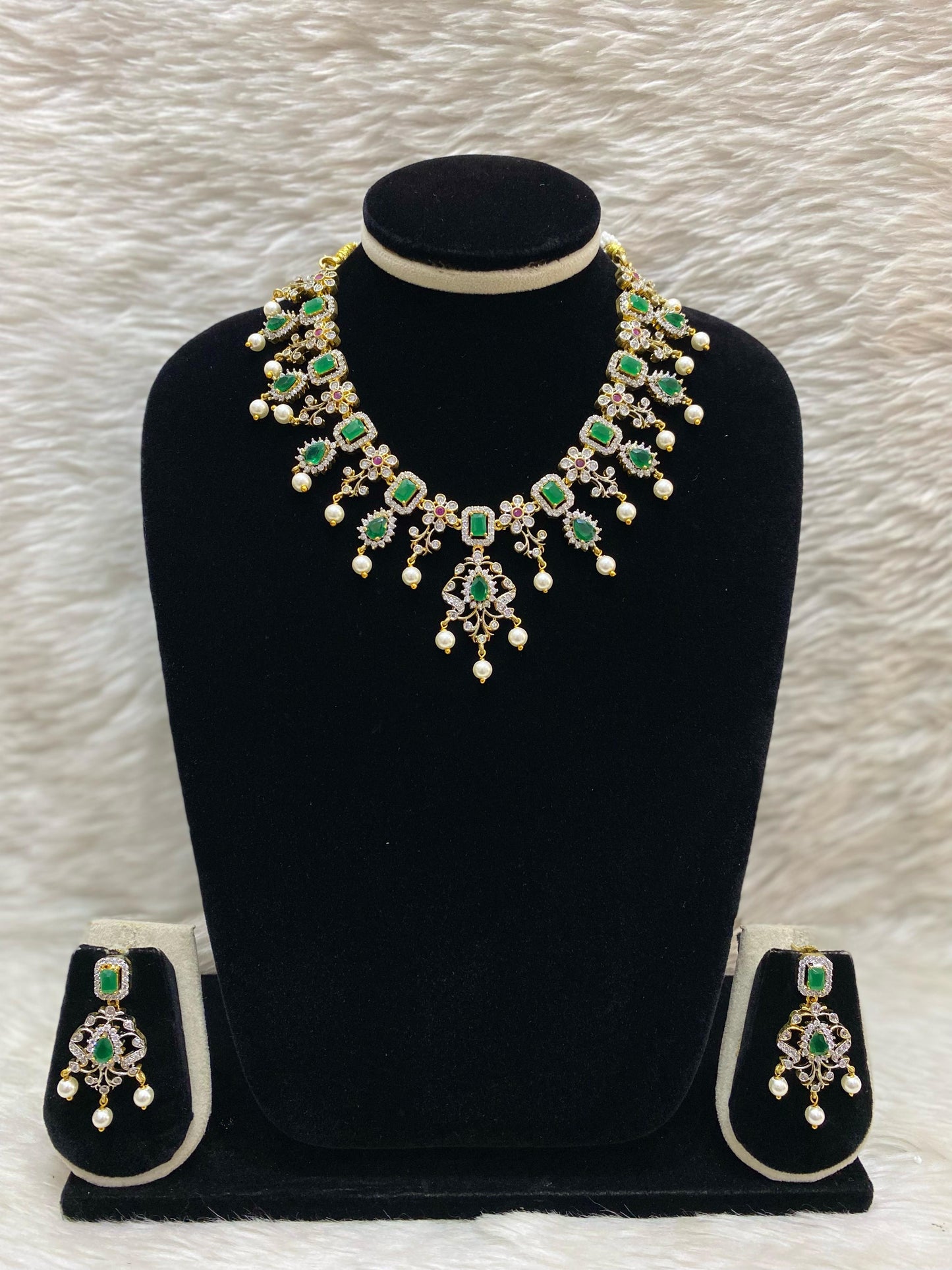 GJ Short Necklace Set