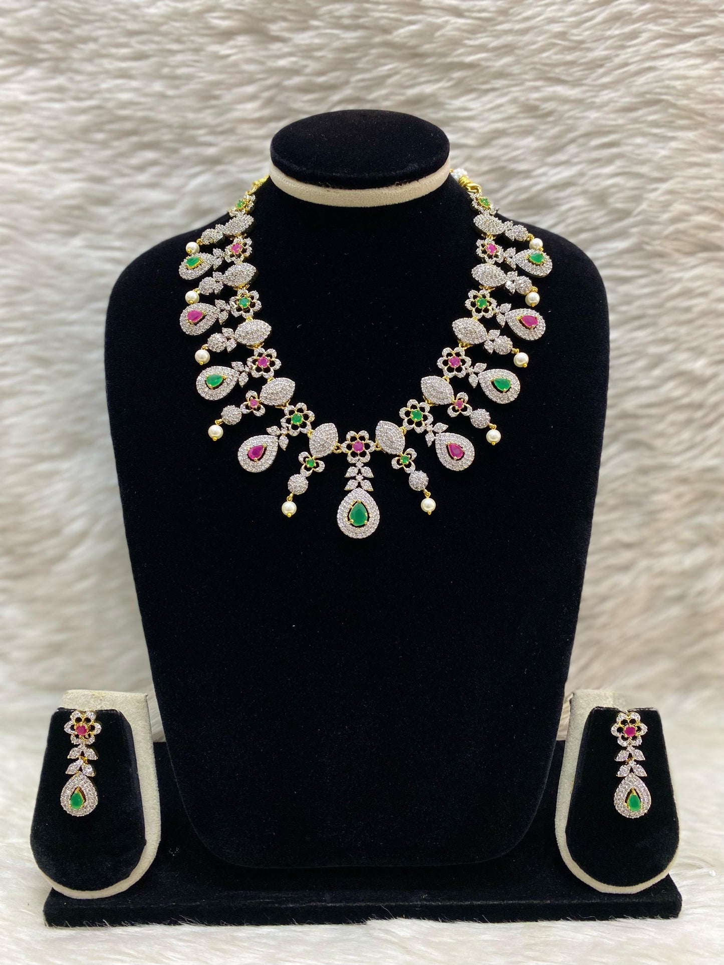 GJ Short Necklace Set