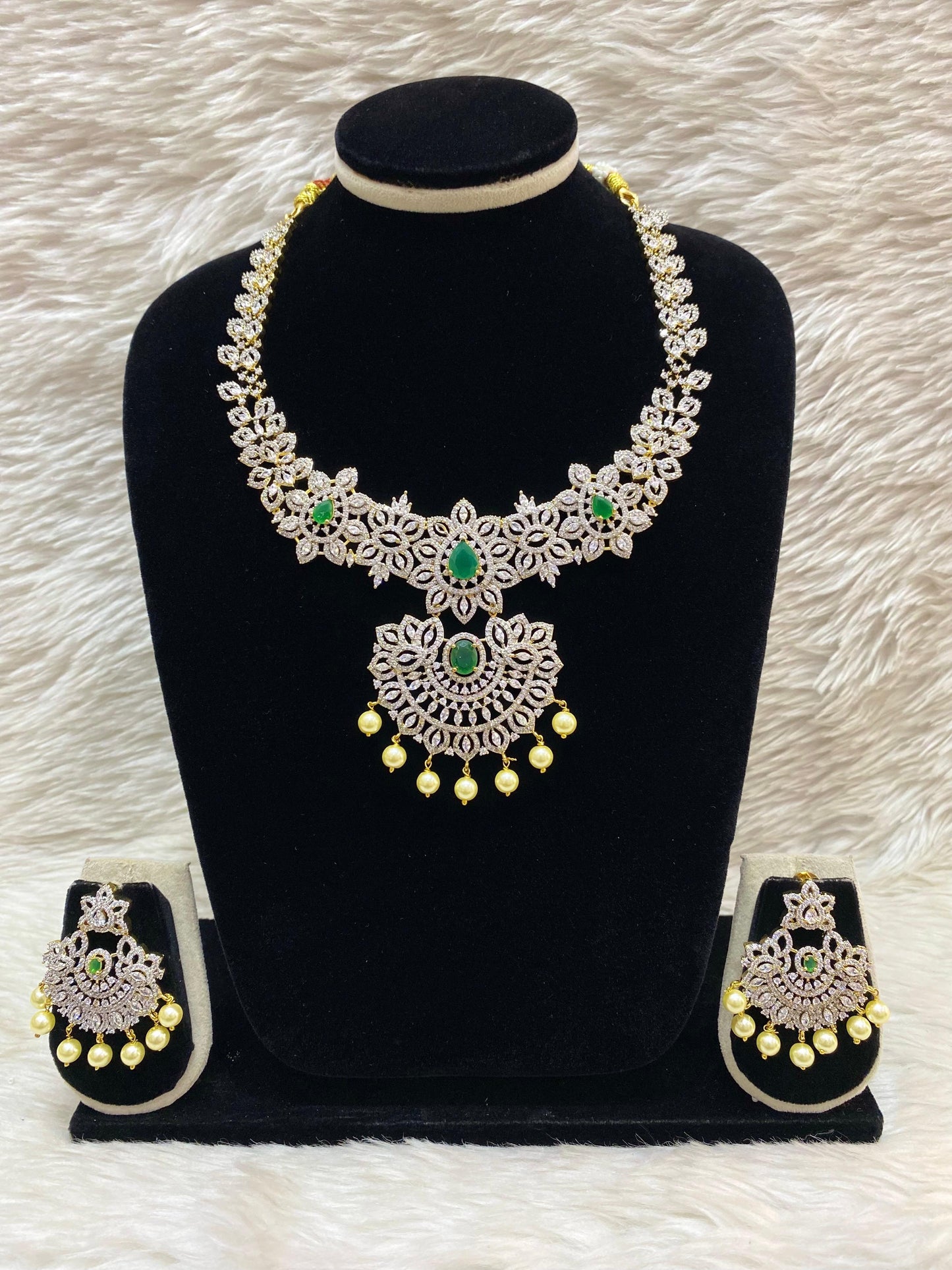 GJ Short Necklace Set