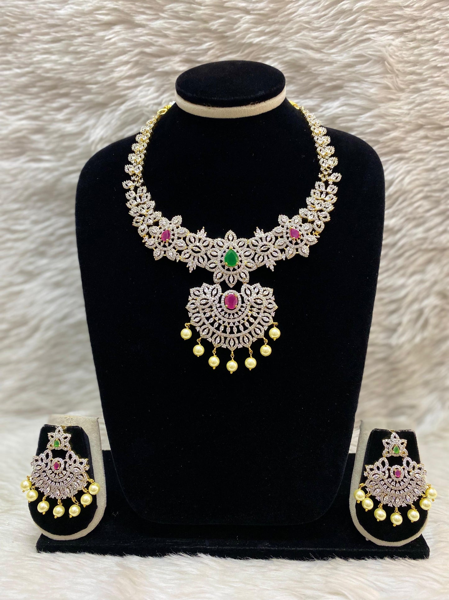 GJ Short Necklace Set